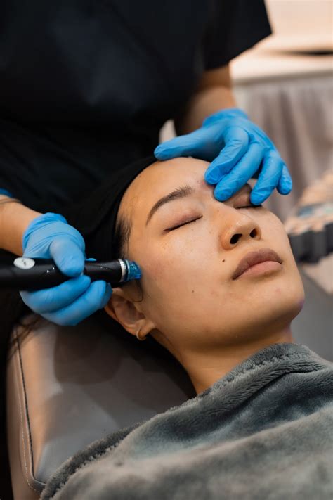 8 HydraFacial doctors & clinics in Singapore .
